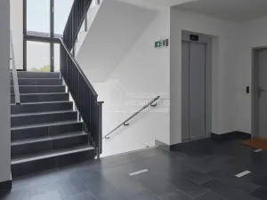 Pronájem bytu 1+kk, Praha - Střížkov, Střížkovská, 46 m2