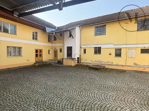Pronájem komerční nemovitosti, Netolice, Mírové Náměstí, 500 m2