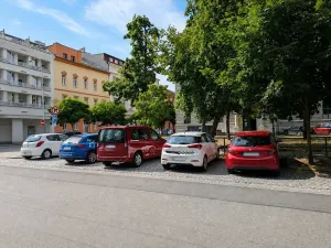 Pronájem obchodního prostoru, Brno, Šujanovo náměstí, 95 m2