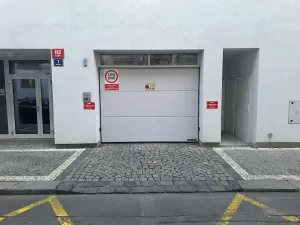 Pronájem garážového stání, Praha - Vyšehrad, Neklanova, 15 m2