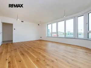 Prodej bytu 1+kk, Praha - Radlice, U Komína, 38 m2