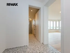 Prodej bytu 1+kk, Praha - Radlice, U Komína, 38 m2