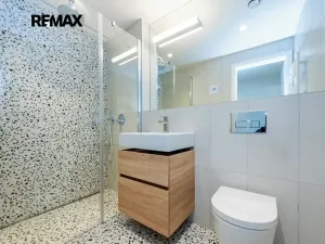 Pronájem bytu 1+kk, Praha - Radlice, U Komína, 37 m2