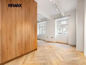 Pronájem bytu 1+kk, Praha - Vršovice, Holandská, 45 m2