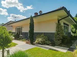 Pronájem rodinného domu, Benátky, 241 m2