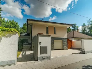 Pronájem rodinného domu, Benátky, 241 m2