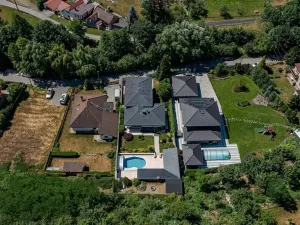 Pronájem rodinného domu, Benátky, 241 m2