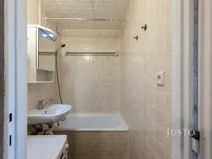Pronájem bytu 2+kk, Praha - Řepy, Nevanova, 42 m2