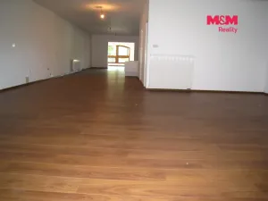Prodej obchodního prostoru, Frenštát pod Radhoštěm, nám. Míru, 900 m2