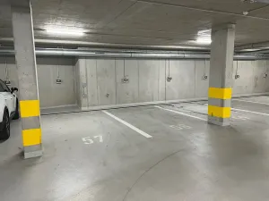 Pronájem garážového stání, Brno, Lidická, 13 m2