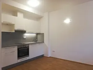 Pronájem bytu 1+kk, Praha - Vršovice, Karpatská, 32 m2