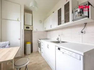 Prodej bytu 3+1, Klášterec nad Ohří - Miřetice u Klášterce nad Ohří, Václava Řezáče, 64 m2