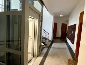 Pronájem bytu 2+kk, Praha - Vinohrady, Velehradská, 48 m2