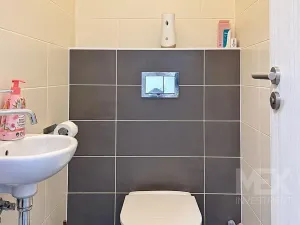 Prodej bytu 2+kk, Hradec Králové, Antonína Petrofa, 51 m2