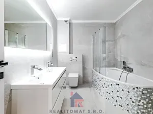 Pronájem bytu 4+kk, Praha - Komořany, Pod lesem, 343 m2