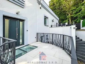 Pronájem bytu 4+kk, Praha - Komořany, Pod lesem, 343 m2