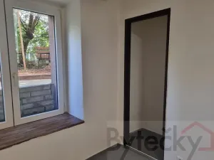 Pronájem bytu 1+1, Praha - Strašnice, Srbínská, 24 m2