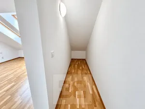 Pronájem bytu 2+kk, Praha - Nové Město, Mlynářská, 72 m2