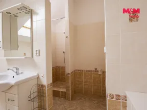 Pronájem obchodního prostoru, Nový Bor, Tržní náměstí, 108 m2