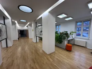 Pronájem kanceláře, Praha - Nové Město, Karlovo náměstí, 1110 m2