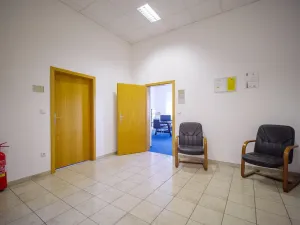Pronájem kanceláře, Jičín, 17. listopadu, 688 m2