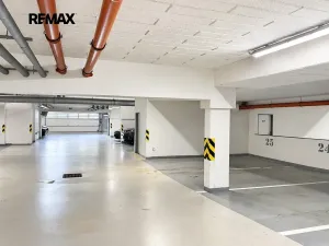 Pronájem garážového stání, Praha - Hostivař, Vladycká, 14 m2