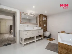 Prodej rodinného domu, Lužná, Masarykovo nám., 165 m2