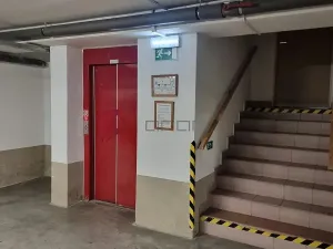Pronájem garážového stání, Olomouc, Wellnerova, 14 m2
