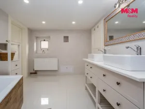 Prodej rodinného domu, Lužná, Masarykovo nám., 165 m2