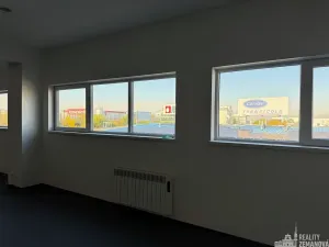 Pronájem komerční nemovitosti, Nupaky, Komerční, 470 m2
