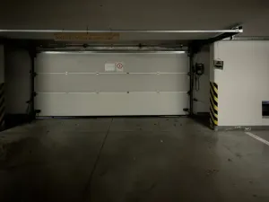Pronájem garážového stání, Praha - Troja, Vřesová, 25 m2