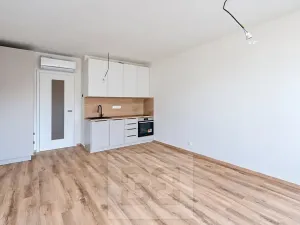Pronájem bytu 1+kk, Praha - Hloubětín, Poděbradská, 32 m2