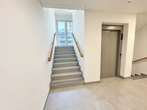 Pronájem bytu 2+kk, Praha - Vysočany, Gerstelova, 62 m2