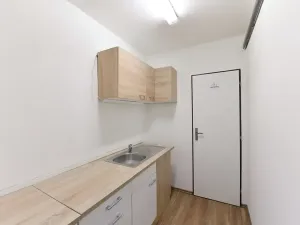 Pronájem kanceláře, Praha - Horní Počernice, Komárovská, 210 m2