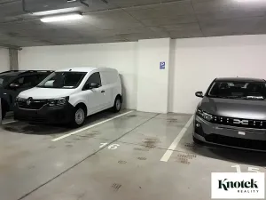 Pronájem garážového stání, Brno, Sedláčkova, 12 m2