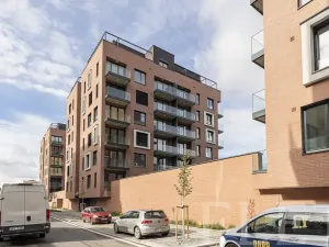 Pronájem bytu 1+kk, Praha - Karlín, Švarcova, 36 m2