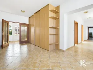 Prodej kanceláře, Hrochův Týnec, 356 m2