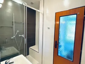 Prodej bytu 2+1, Karlovy Vary, Poděbradská, 56 m2