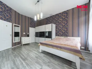Prodej obchodního prostoru, Karlovy Vary, nábřeží Jana Palacha, 340 m2