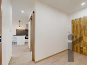 Pronájem bytu 2+kk, Praha - Kobylisy, Mirovická, 39 m2