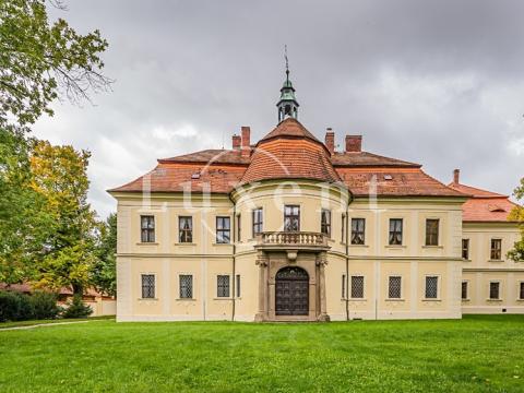 Prodej komerční nemovitosti, Mirošov, náměstí Míru, 1364 m2