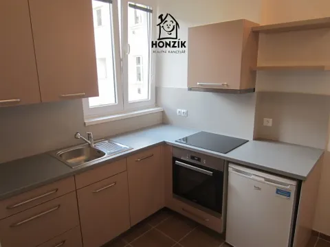 Pronájem bytu 1+kk, Praha - Holešovice, Komunardů, 37 m2