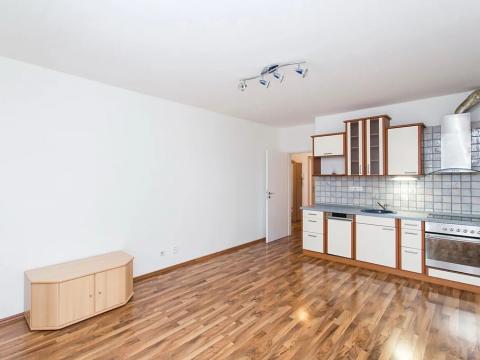 Pronájem bytu 2+kk, Praha - Kbely, Pod Nouzovem, 45 m2