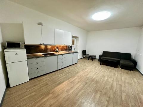 Pronájem bytu 1+kk, Praha - Břevnov, Hošťálkova, 34 m2