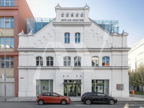 Pronájem kanceláře, Praha - Karlín, Křižíkova, 451 m2