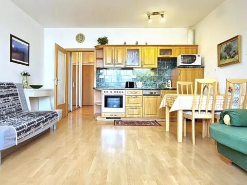 Pronájem bytu 1+kk, Praha - Kunratice, Za valem, 39 m2
