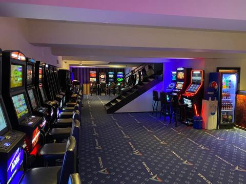 Pronájem obchodního prostoru, Kladno, U tržnice, 180 m2