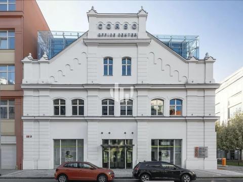 Pronájem kanceláře, Praha - Karlín, Křižíkova, 942 m2