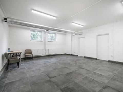 Pronájem obchodního prostoru, Praha - Kobylisy, Bergerova, 26 m2
