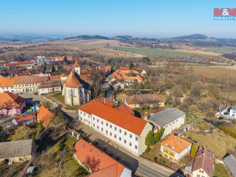 Prodej výrobních prostor, Načeradec, Zámecké náměstí, 1800 m2